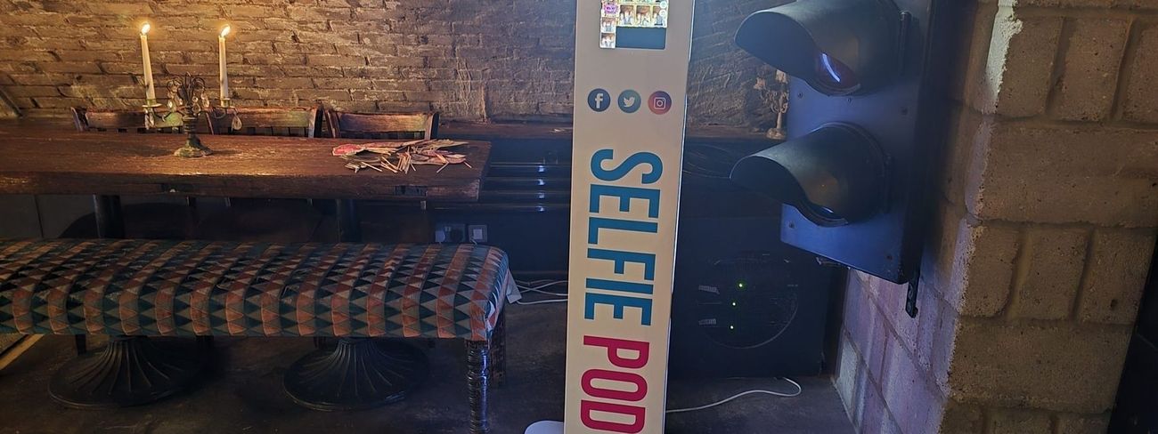 All-Day Digital Selfie Pod & Retro Pod Hire - £400 Special Offer
